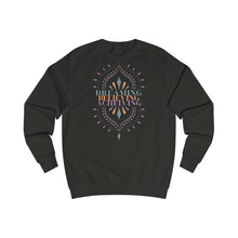 Lade das Bild in den Galerie-Viewer, Dreaming Believing Achieving Sweatshirt
