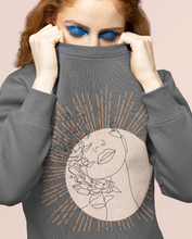 Lade das Bild in den Galerie-Viewer, Divine Feminine Sweatshirt
