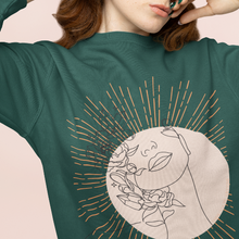 Lade das Bild in den Galerie-Viewer, Divine Feminine Sweatshirt
